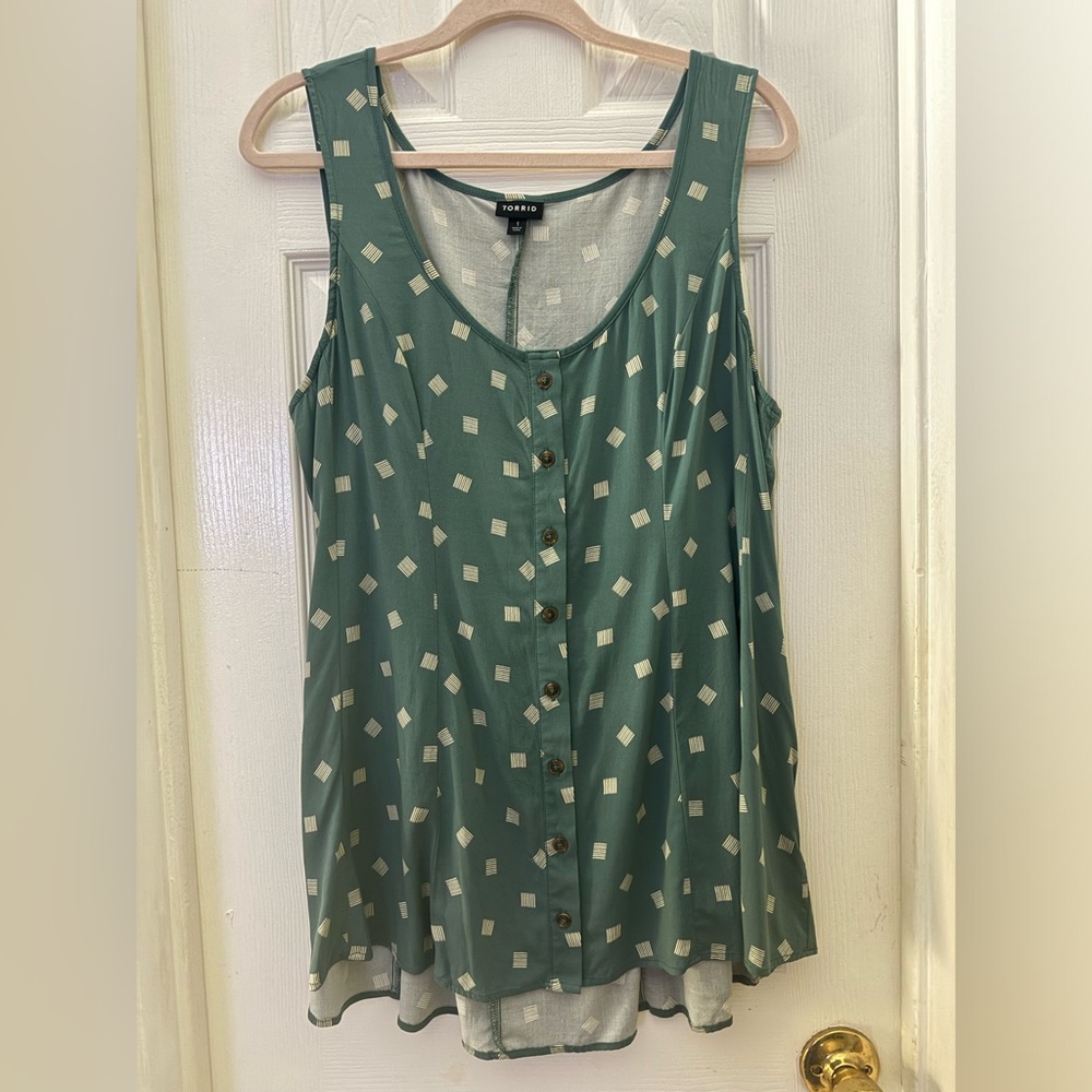 Torrid Green & Cream Colored Geometric Dress. Size 1